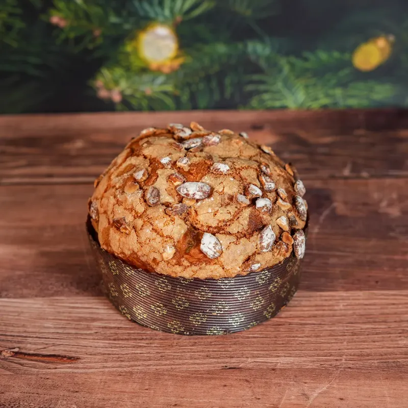 Panettone – Brioche Moelleuse aux Fruits Confits & Amandes Panettone – Brioche Moelleuse aux Fruits Confits & Amandes